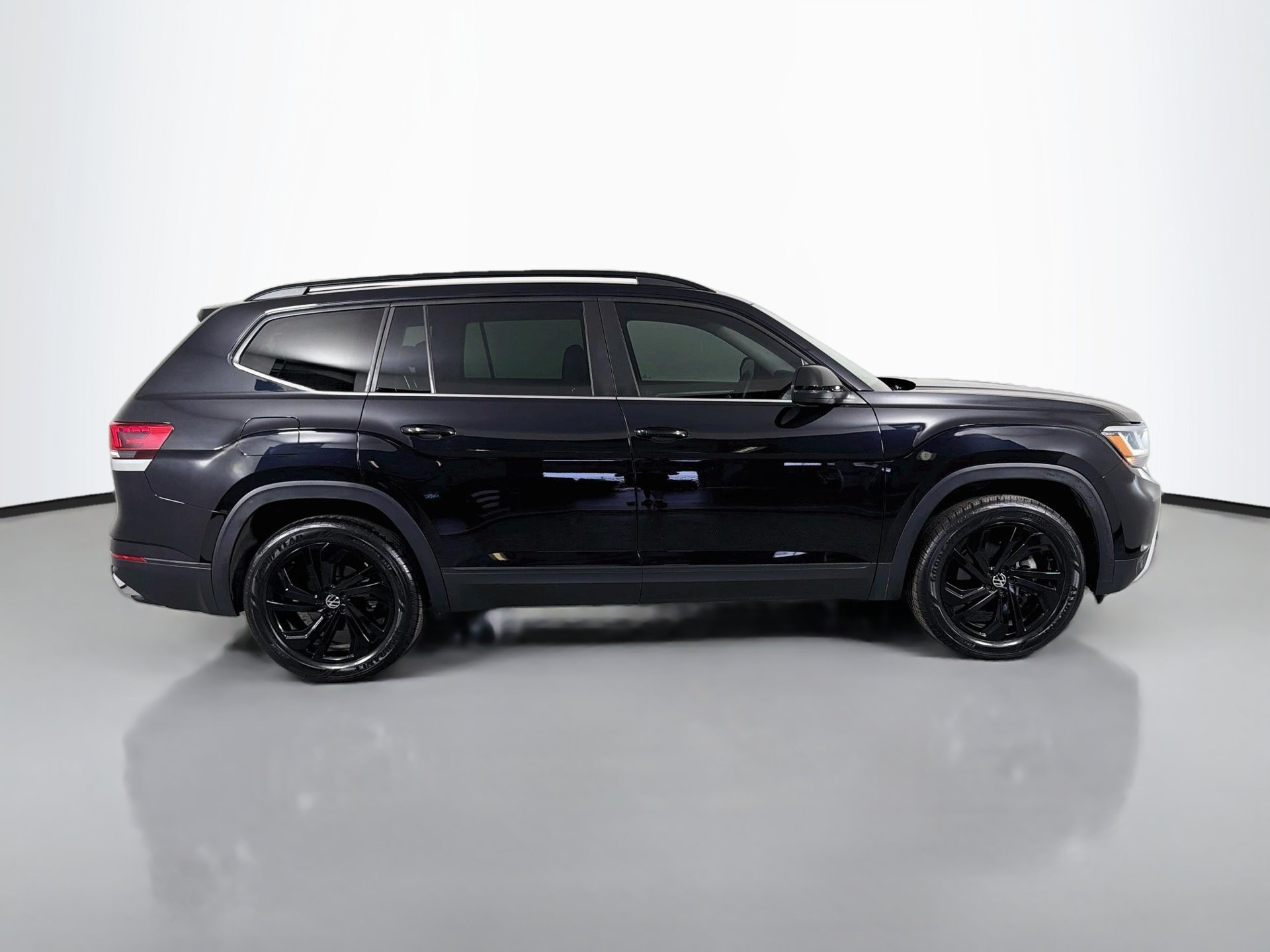 Certified 2023 Volkswagen Atlas SE w/ Panoramic Sunroof Package FWD image 4