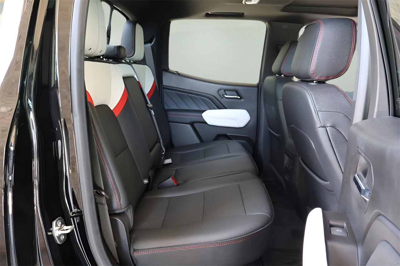 Used 2024 GMC Canyon AT4X image 19