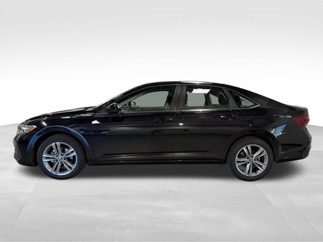 Used 2024 Volkswagen Jetta SE FWD image 4