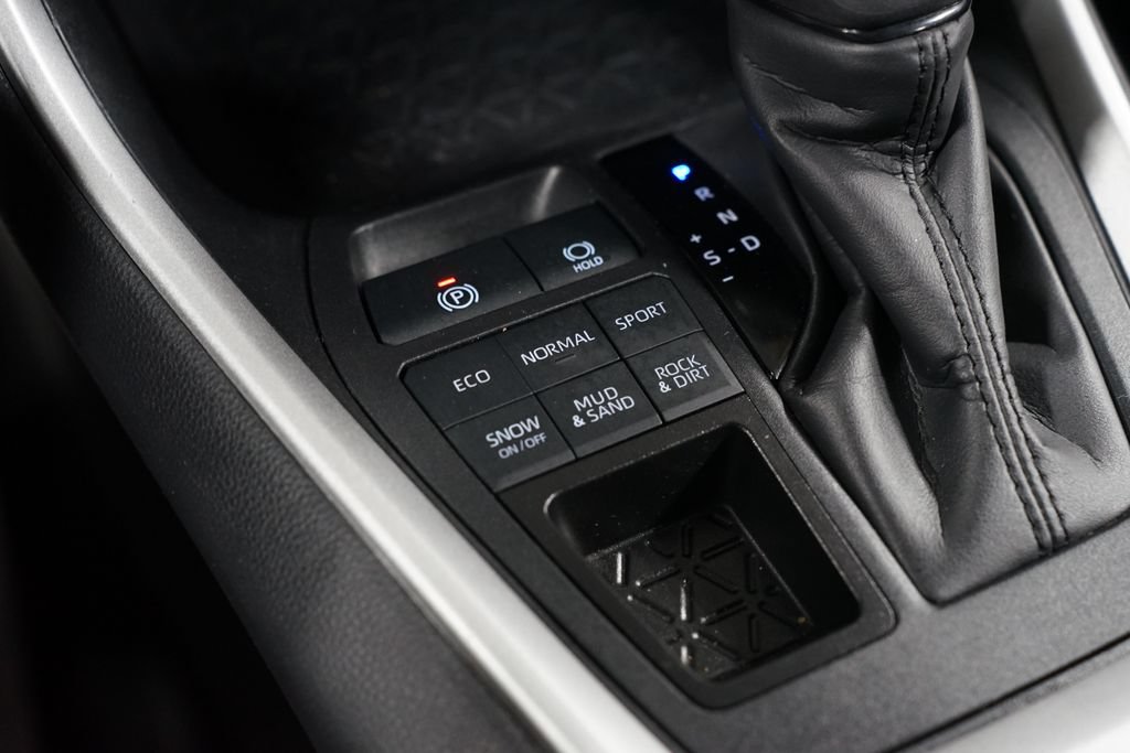 Certified 2025 Toyota RAV4 XLE AWD/4WD image 22