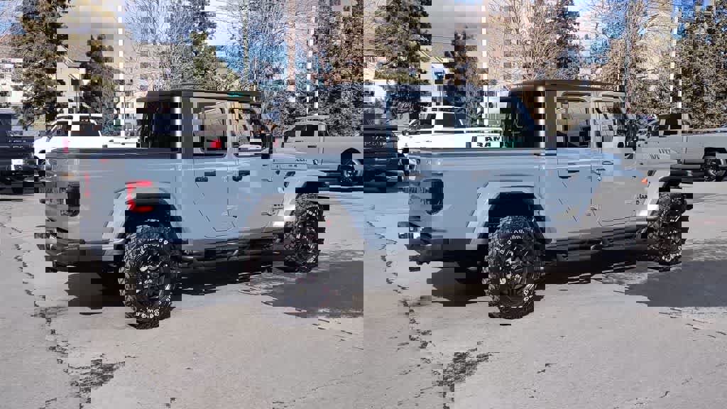 Used 2024 Jeep Gladiator Sport image 9