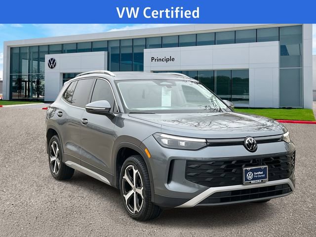 Used 2025 Volkswagen Tiguan SE image 3