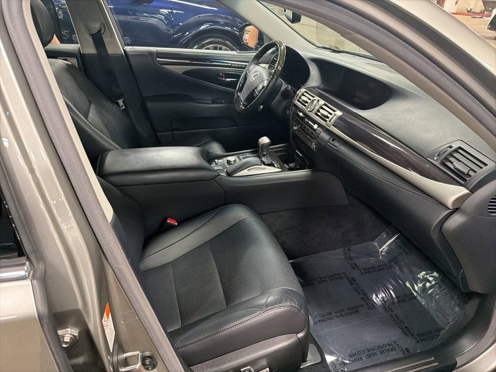 Used 2017 Lexus LS 460 AWD w/ Comfort Package image 12