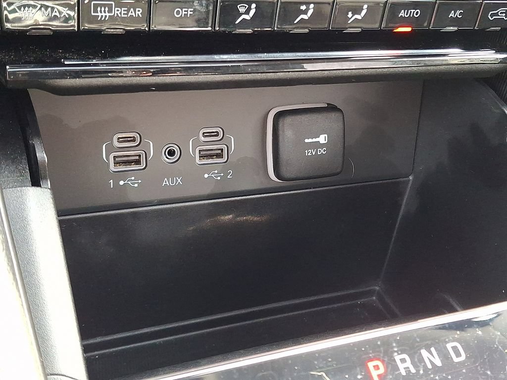Used 2023 Jeep Grand Cherokee Laredo X AWD/4WD image 24