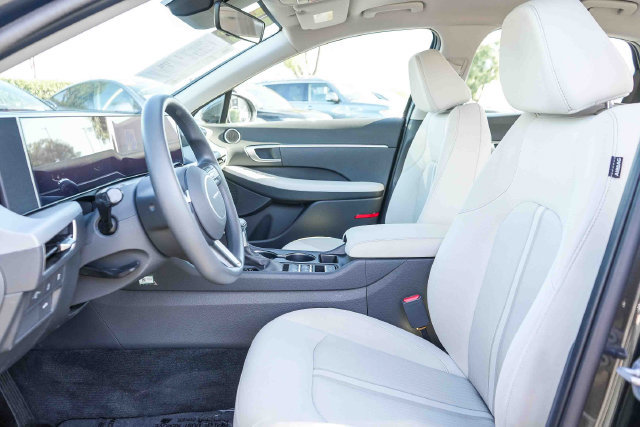Used 2025 Hyundai Sonata SE FWD image 19