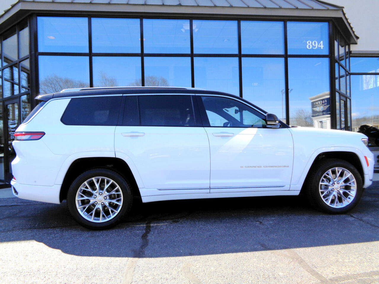Used 2021 Jeep Grand Cherokee L Summit w/ Advanced Protech Group IV image 4