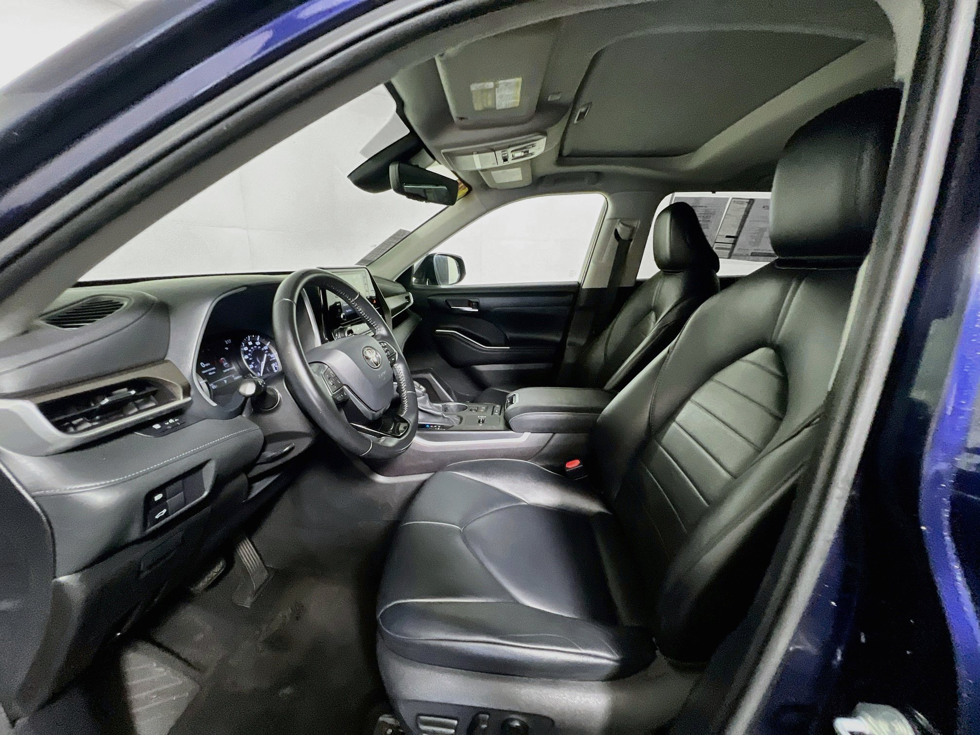 Used 2021 Toyota Highlander XLE FWD image 14