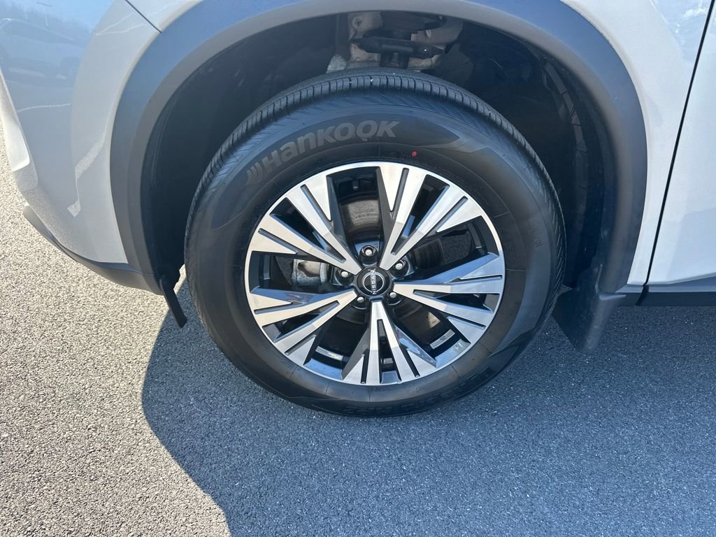 Used 2023 Nissan Rogue SV w/ SV Premium B Package image 14