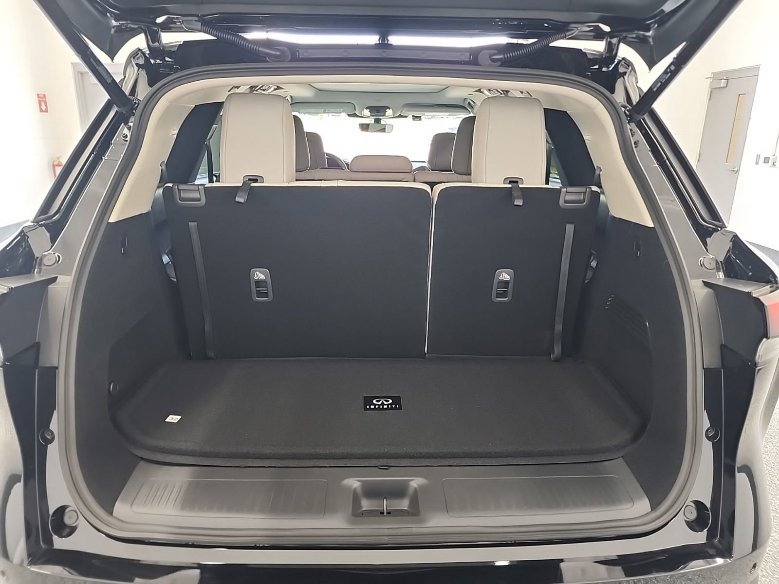 Used 2026 INFINITI QX60 Luxe w/ Cargo Package AWD/4WD image 14