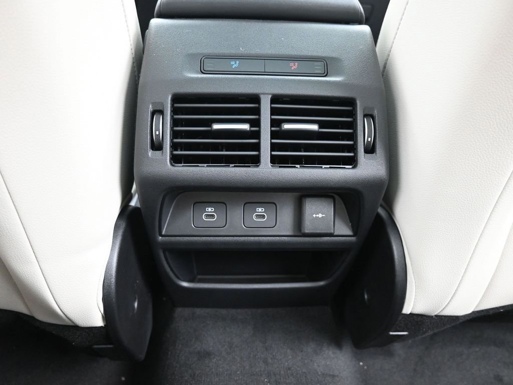 Used 2025 Land Rover Discovery Sport S image 18