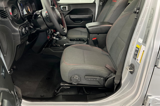 Used 2024 Jeep Wrangler Unlimited Rubicon w/ Technology Group image 17