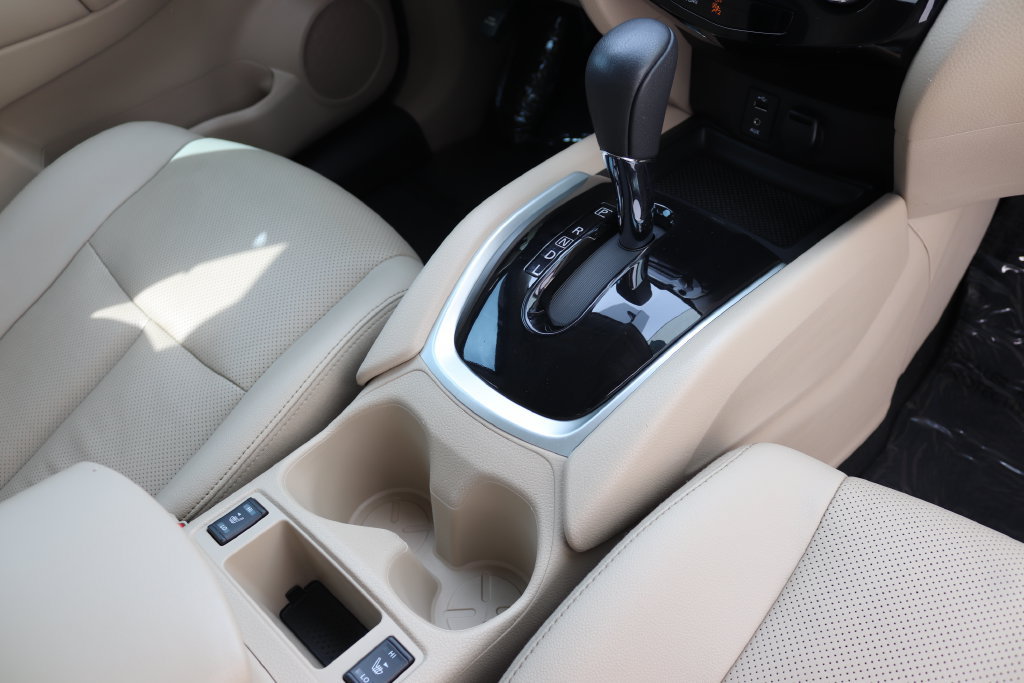 Used 2016 Nissan Rogue SL AWD/4WD image 8