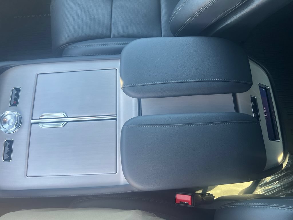 Used 2025 Lincoln Navigator L Reserve w/ Jet Appearance Package AWD/4WD image 19