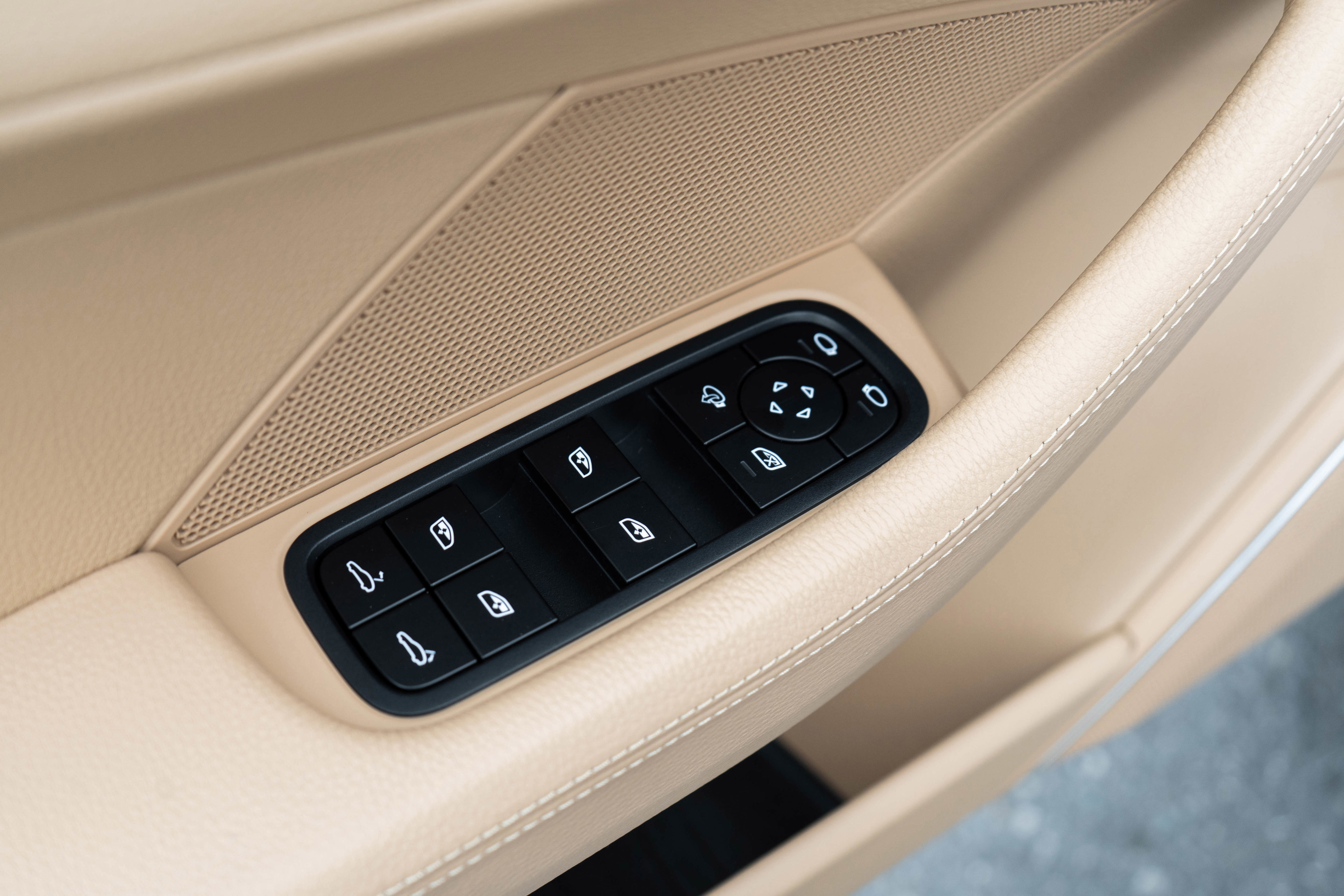 Used 2022 Porsche Panamera 4S AWD/4WD image 13
