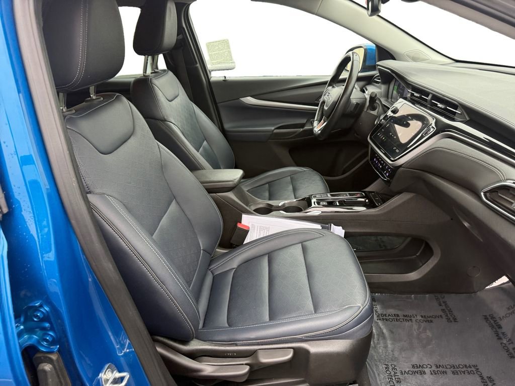 Certified 2023 Chevrolet Bolt EUV LT w/ Convenience Package image 17