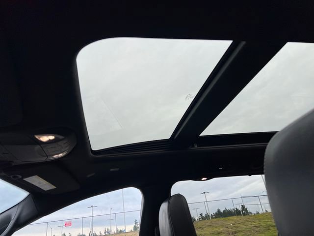 Used 2025 Chrysler Pacifica Limited image 34