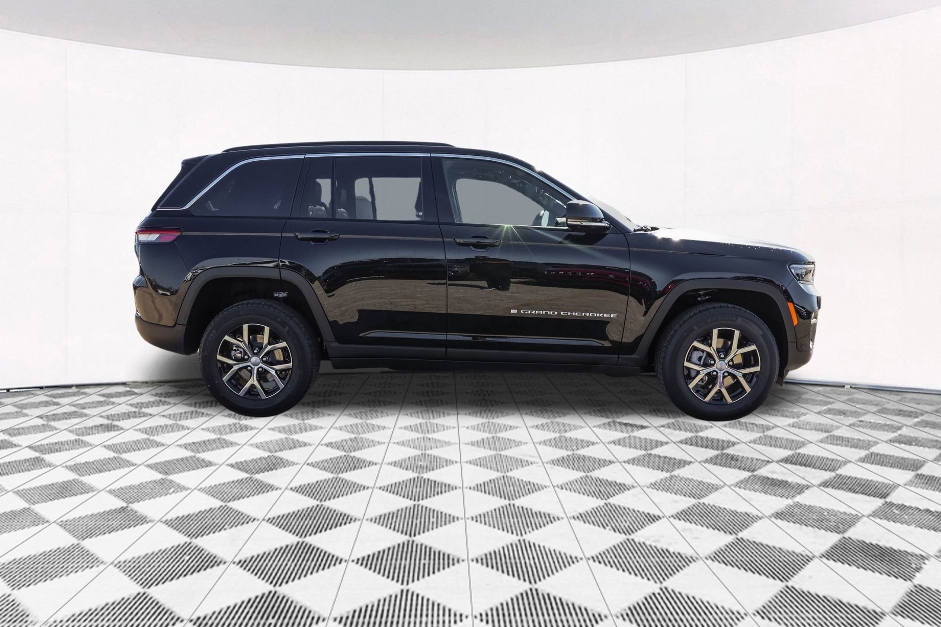 New 2025 Jeep Grand Cherokee Limited w/ Black Appearance Package image 11