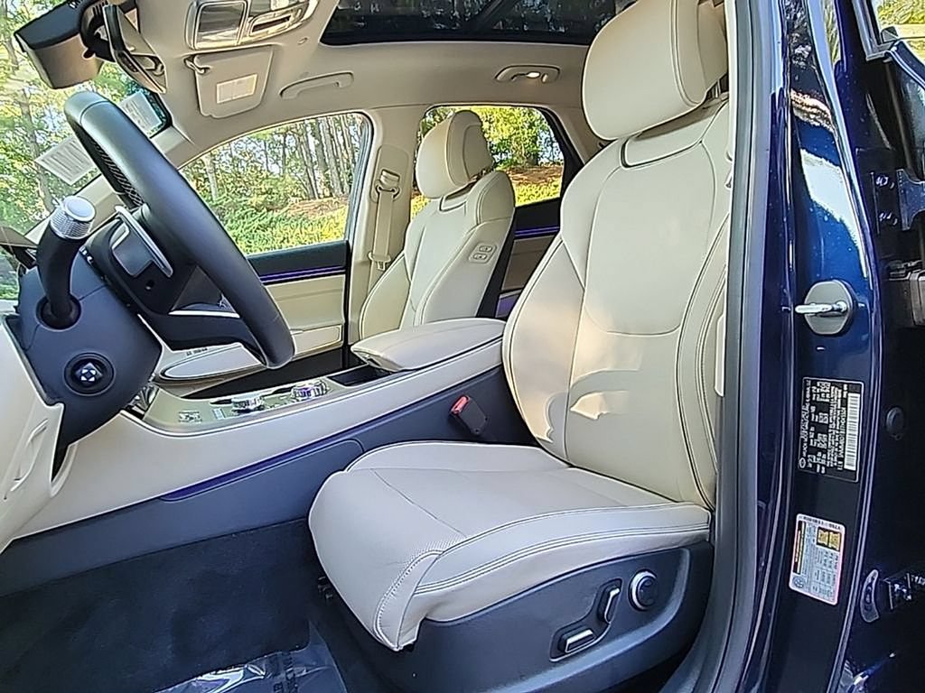 Certified 2026 Genesis GV70 2.5T Advanced AWD/4WD image 9