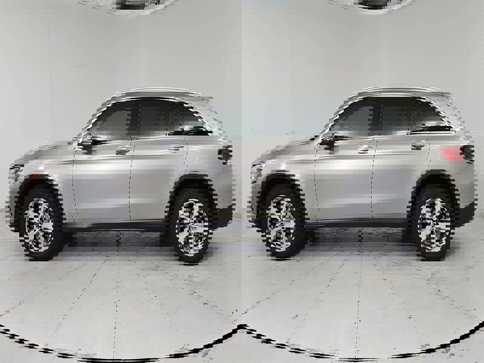 Used 2022 Mercedes-Benz GLC 300 4MATIC image 3