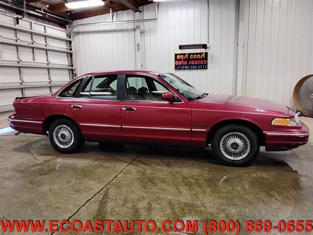 Used 1995 Ford Crown Victoria RWD image 2