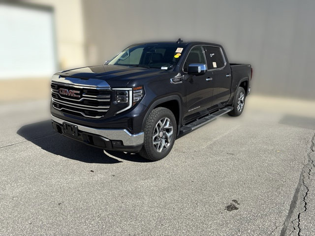 Used 2024 GMC Sierra 1500 SLT w/ SLT Premium Package AWD/4WD image 13