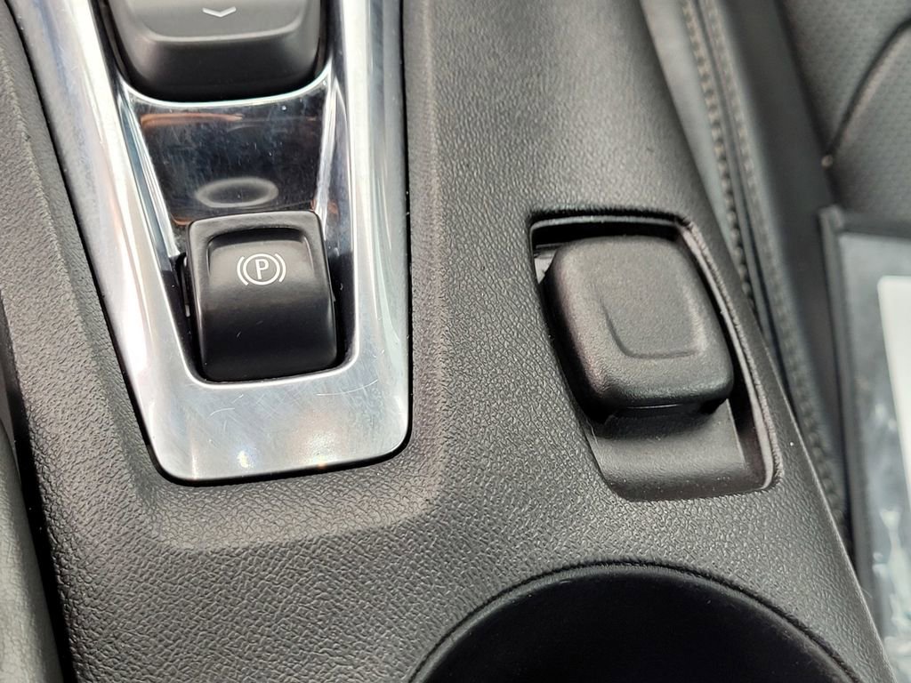 Used 2018 Chevrolet Camaro SS RWD image 19