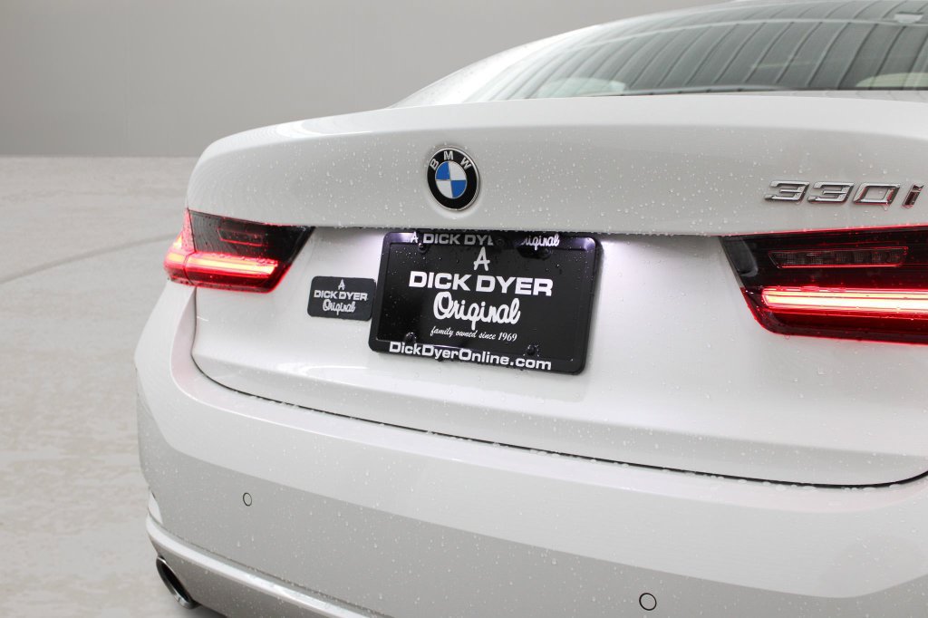 Used 2026 BMW 330i Sedan w/ Convenience Package RWD image 32