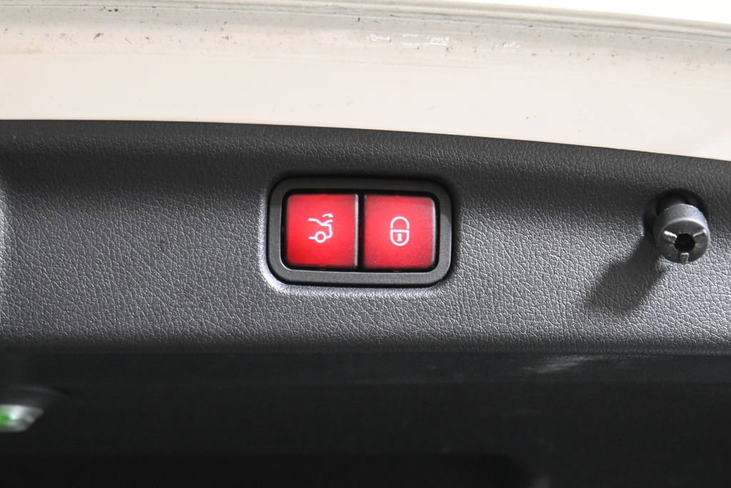 Used 2023 Mercedes-Benz C 300 4MATIC Sedan image 34