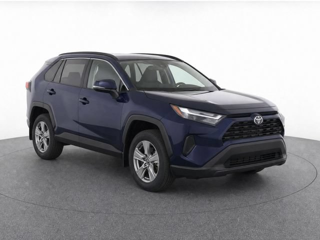 Used 2025 Toyota RAV4 XLE AWD/4WD image 2