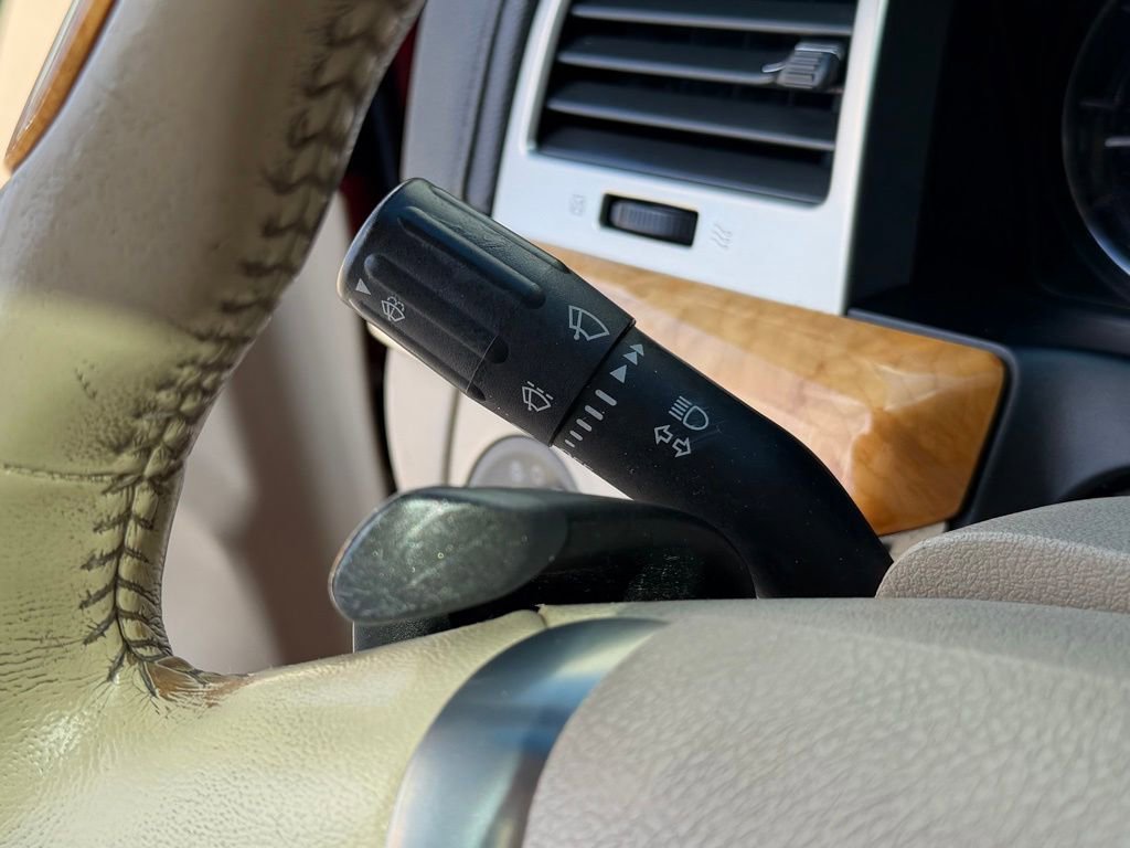 Used 2010 Lincoln MKS image 37