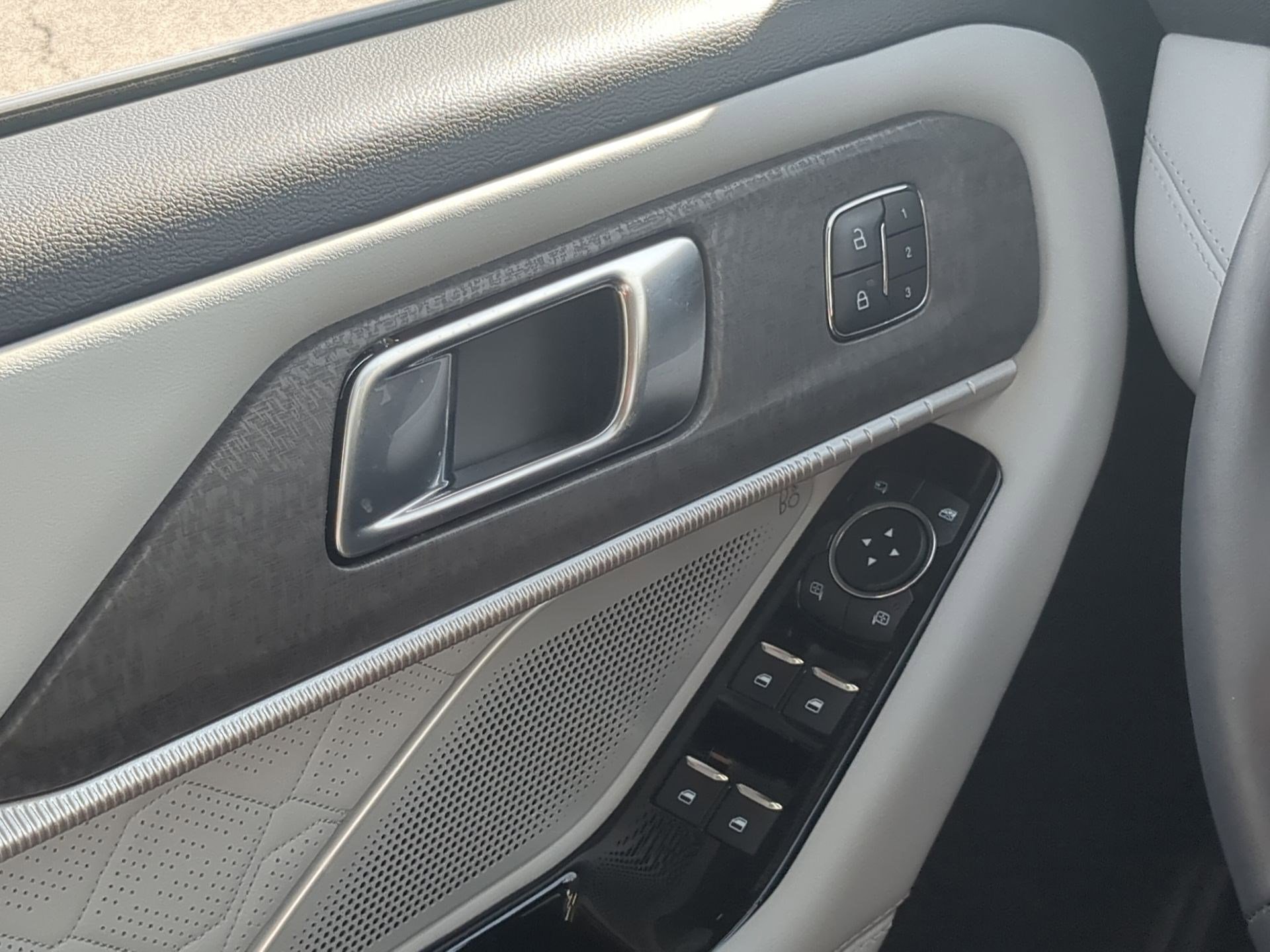 Used 2025 Ford Explorer Platinum w/ Ultimate Package image 14