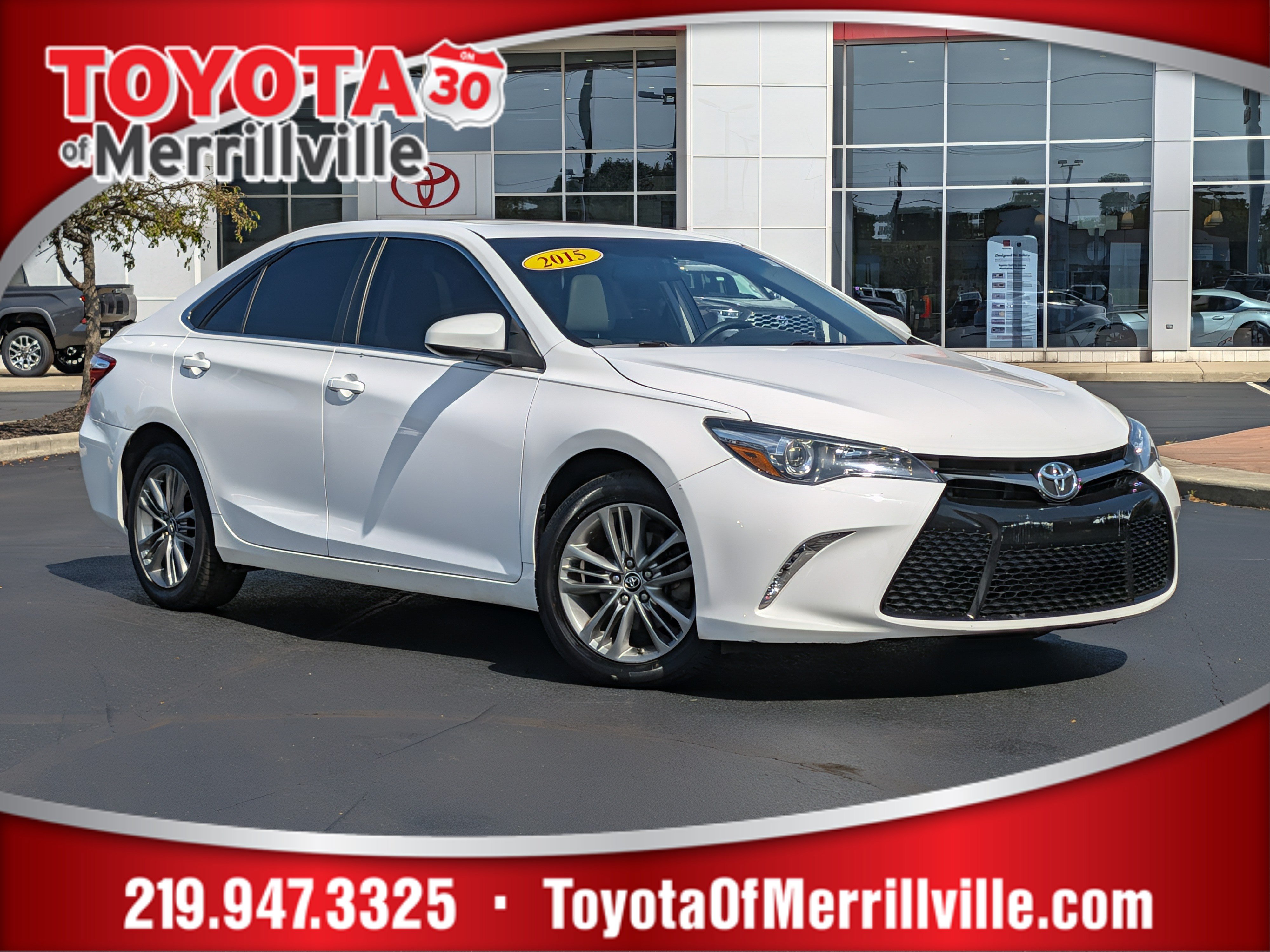 Used 2015 Toyota Camry SE w/ Moonroof Package FWD image 1