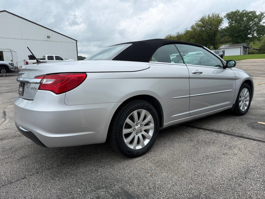 Used 2011 Chrysler 200 Touring FWD image 5