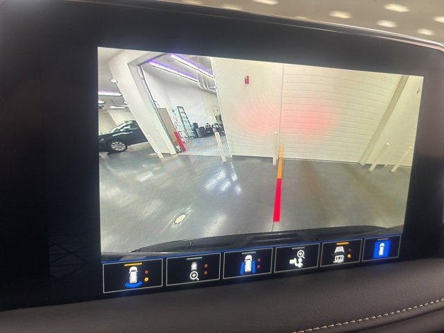 Used 2024 GMC Yukon XL SLT w/ SLT Luxury Package image 24