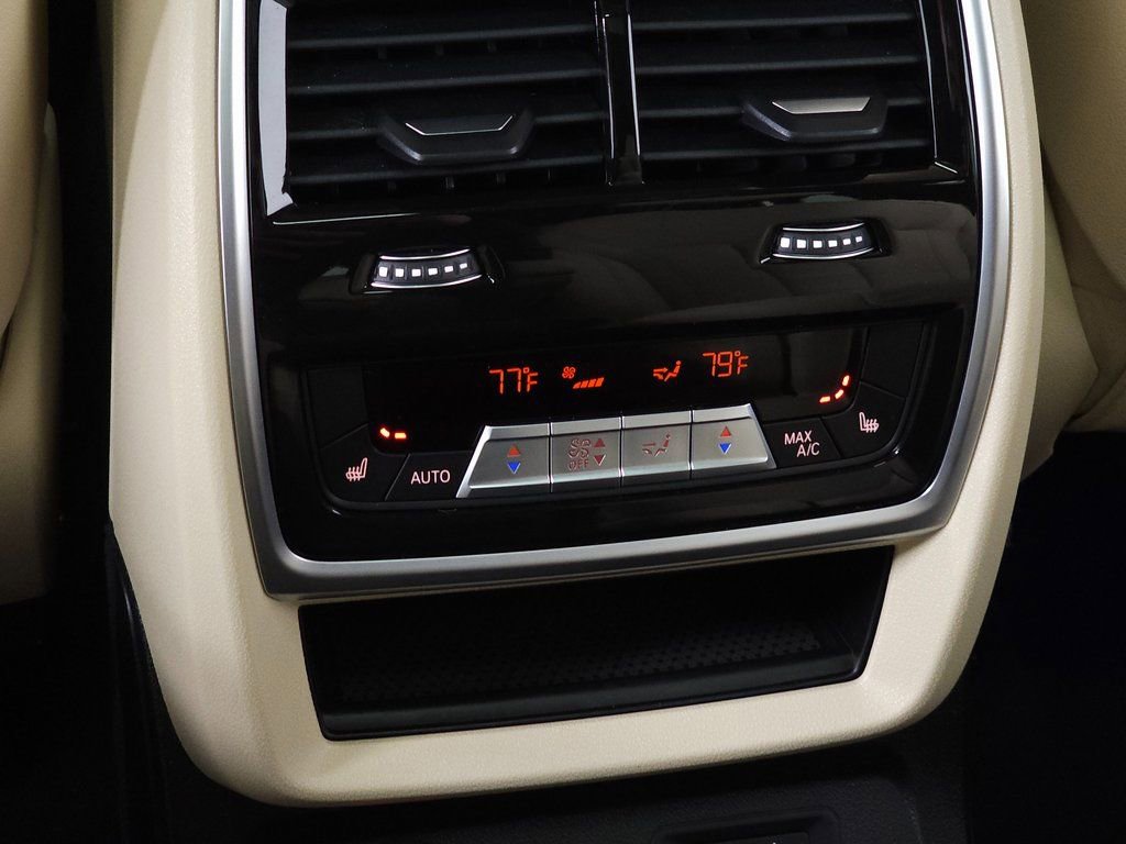 Used 2021 BMW X7 M50i image 45