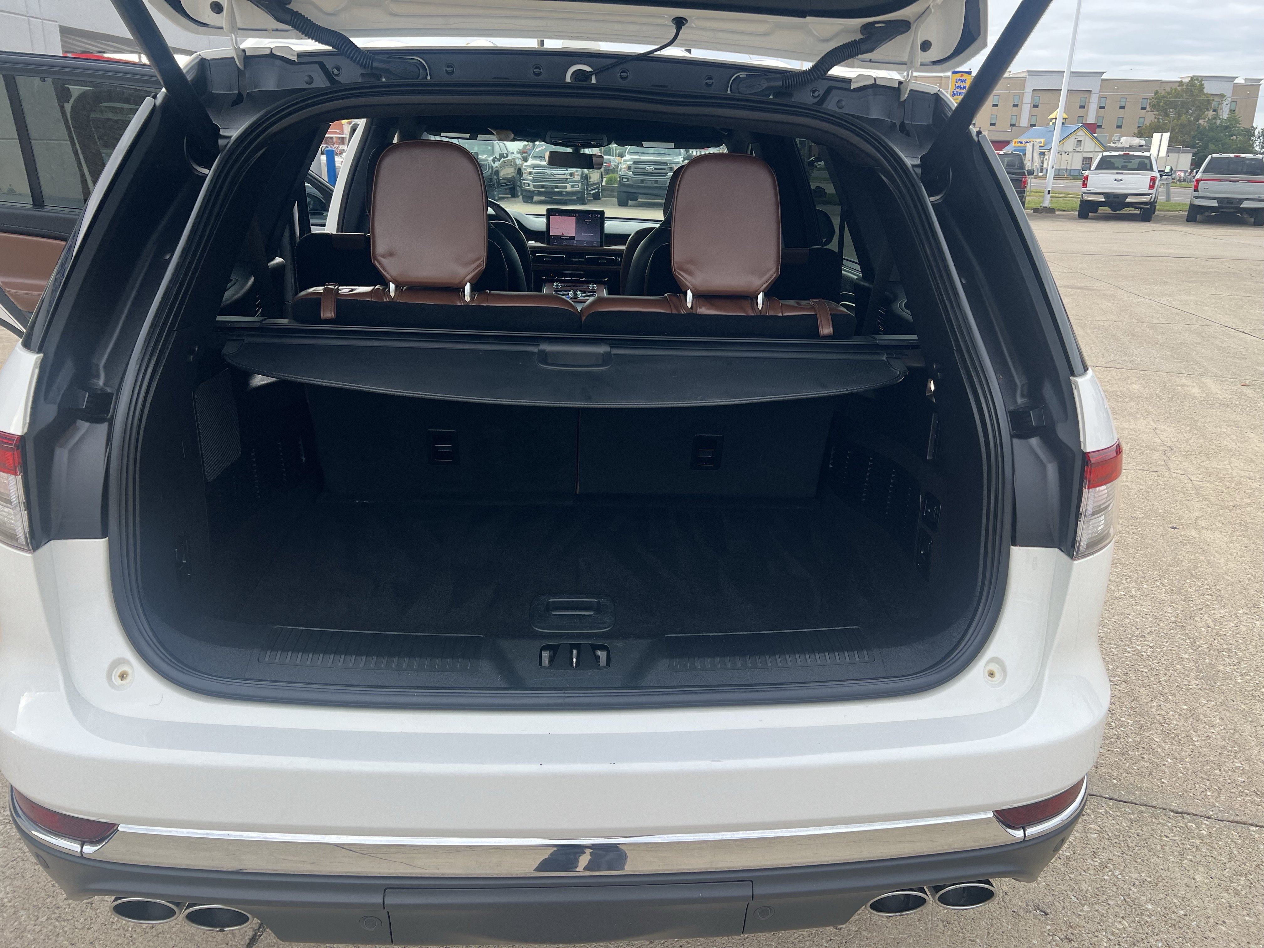 Used 2023 Lincoln Aviator Reserve w/ Equipment Group 201A AWD/4WD image 22
