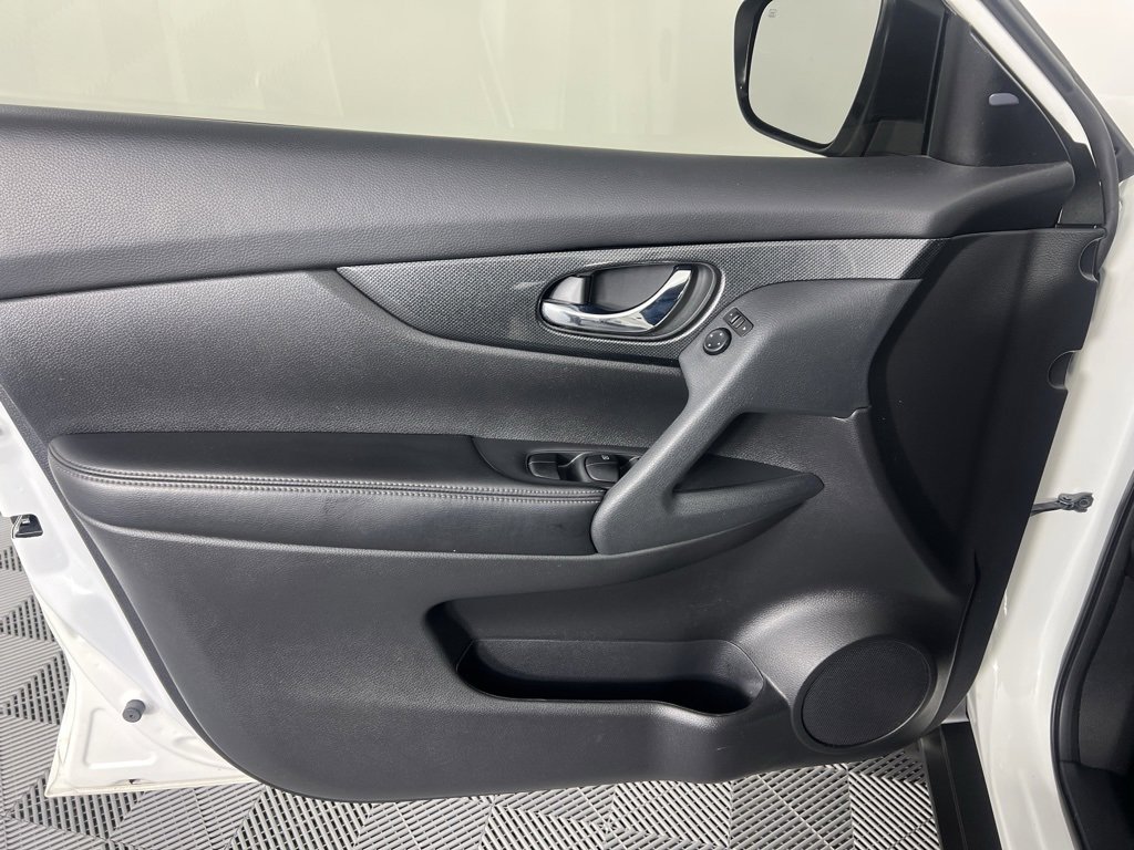 Used 2016 Nissan Rogue SL w/ SL Premium Package image 11