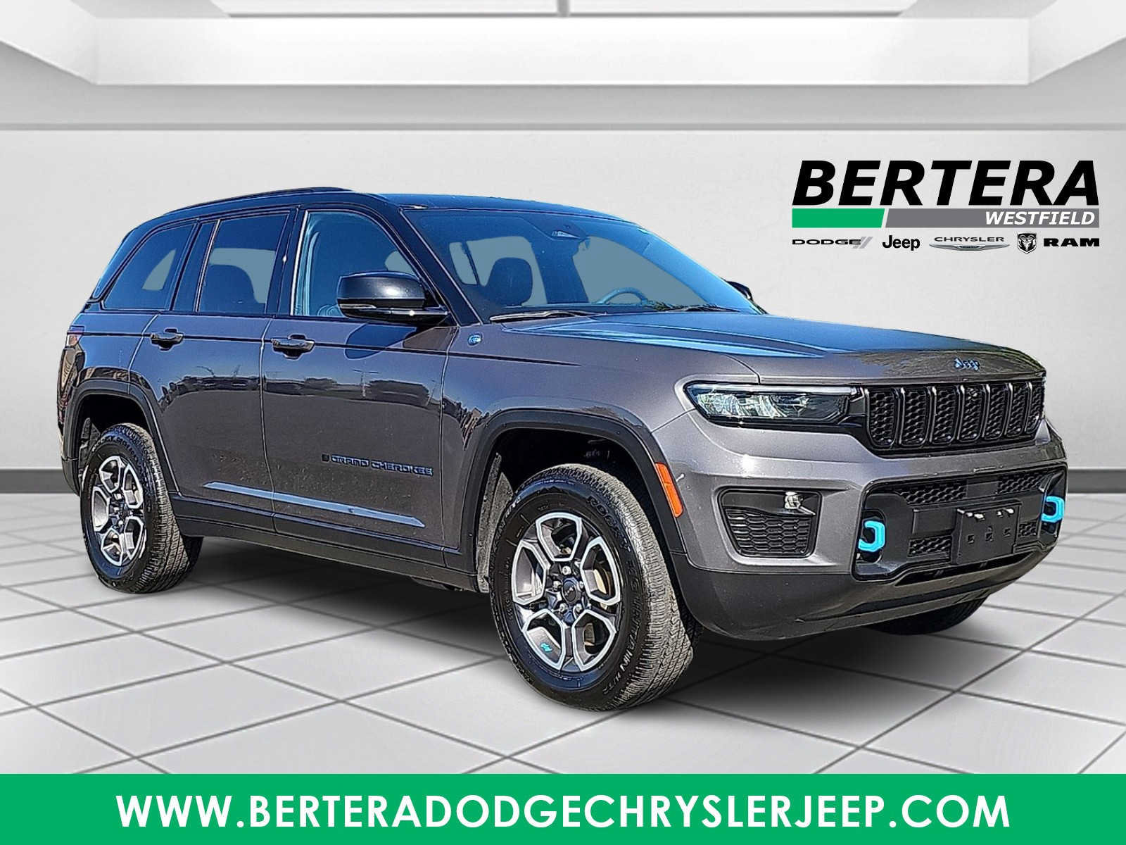 Used 2022 Jeep Grand Cherokee Trailhawk AWD/4WD image 1
