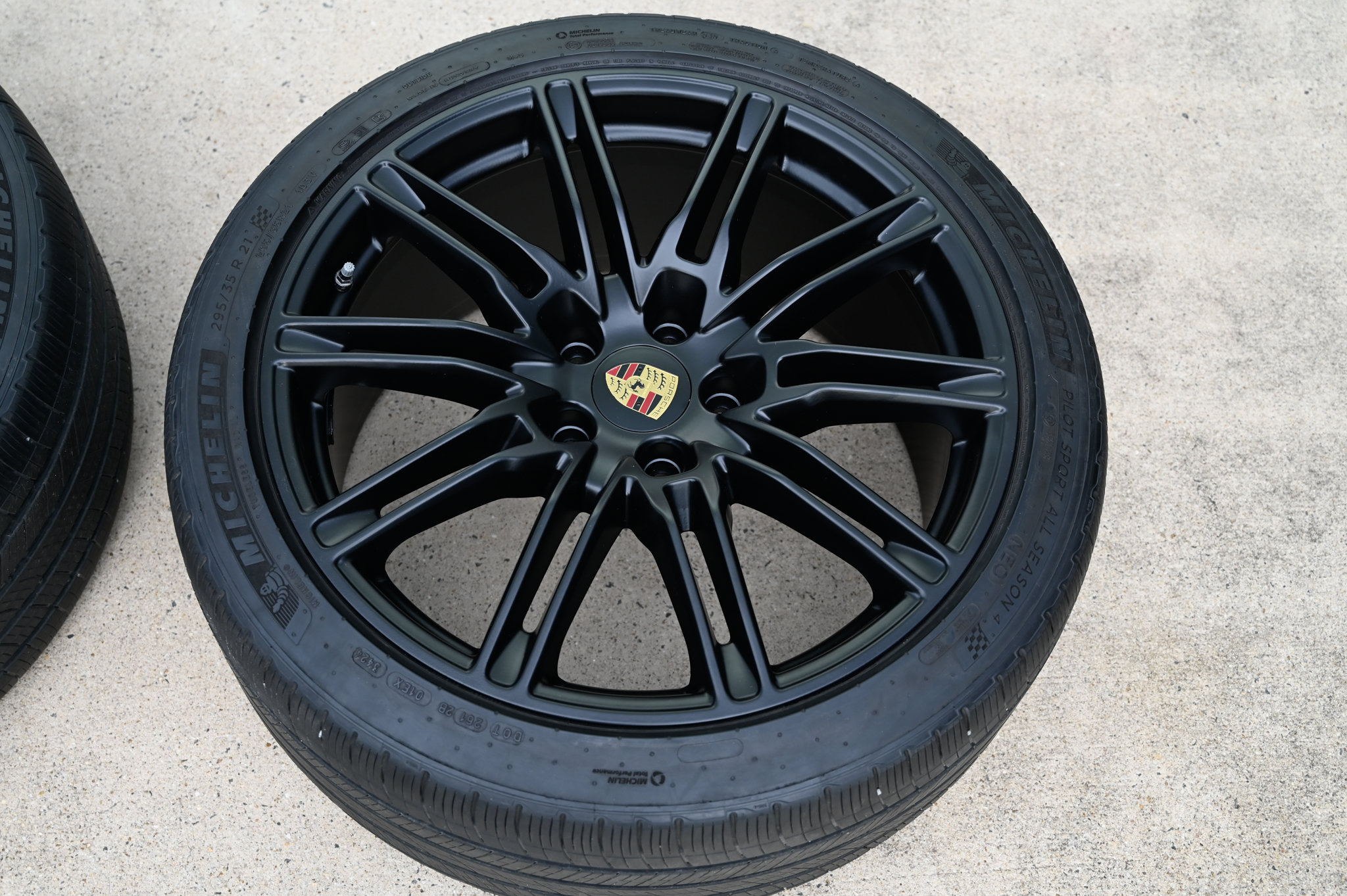 Used 2016 Porsche Cayenne Turbo S AWD/4WD image 69