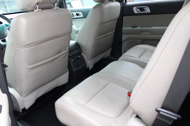 Used 2015 Ford Explorer XLT w/ Equipment Group 202A FWD image 16