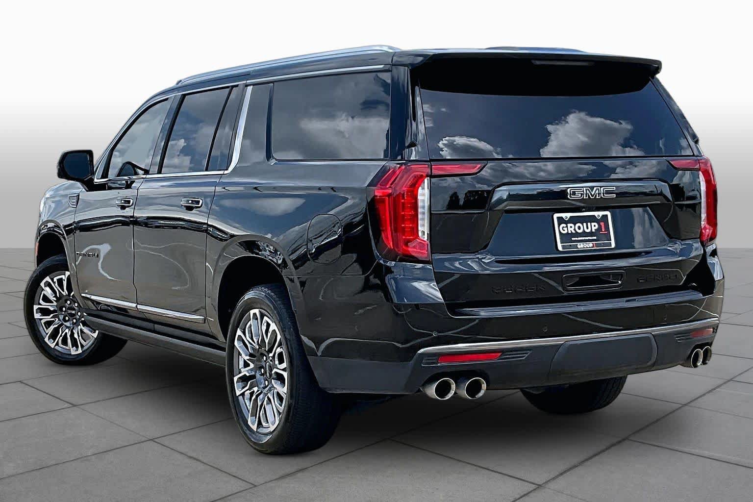 Used 2024 GMC Yukon XL Denali Ultimate AWD/4WD image 12