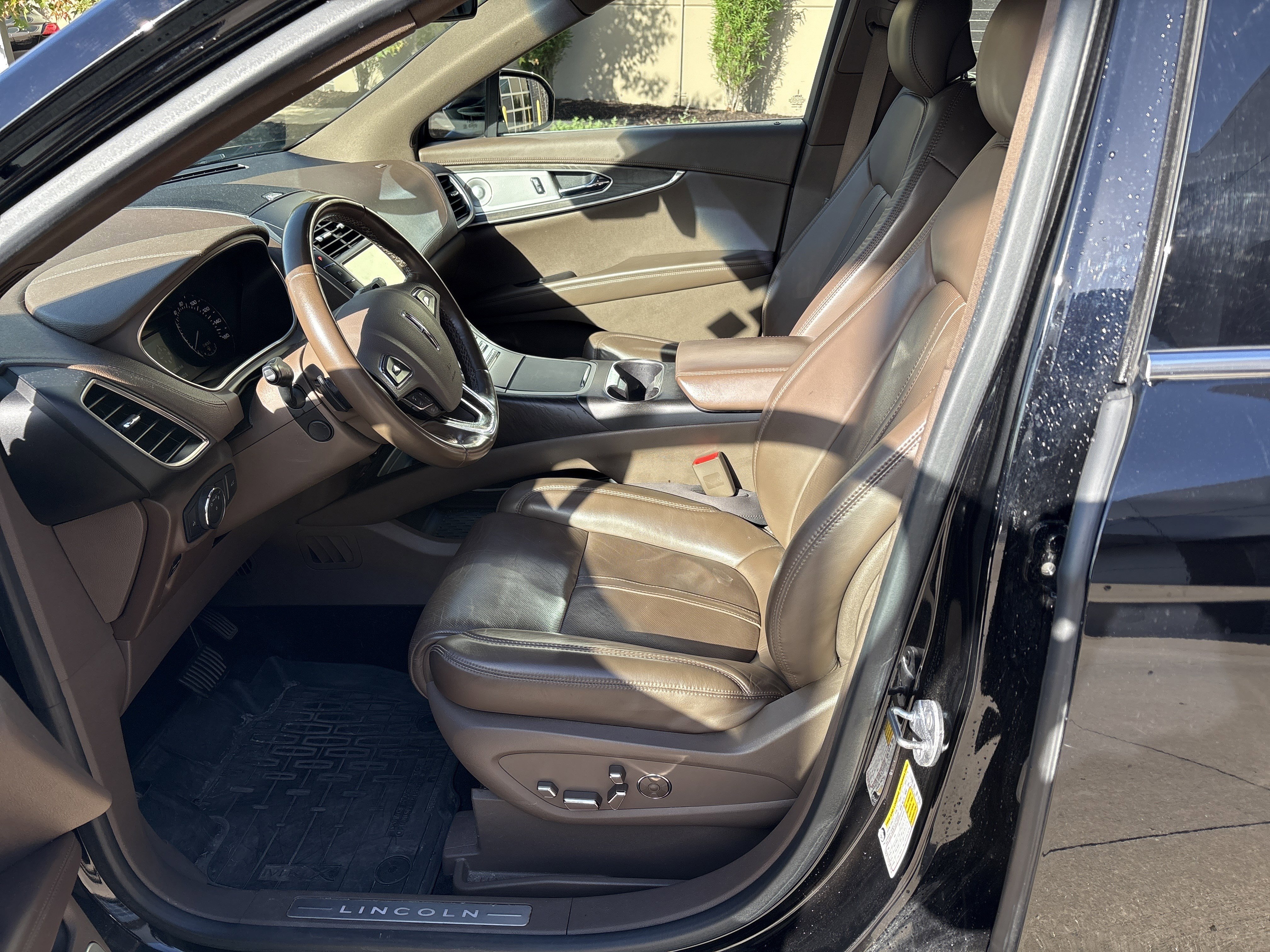 Used 2017 Lincoln MKX Reserve w/ Luxury Package AWD/4WD image 24
