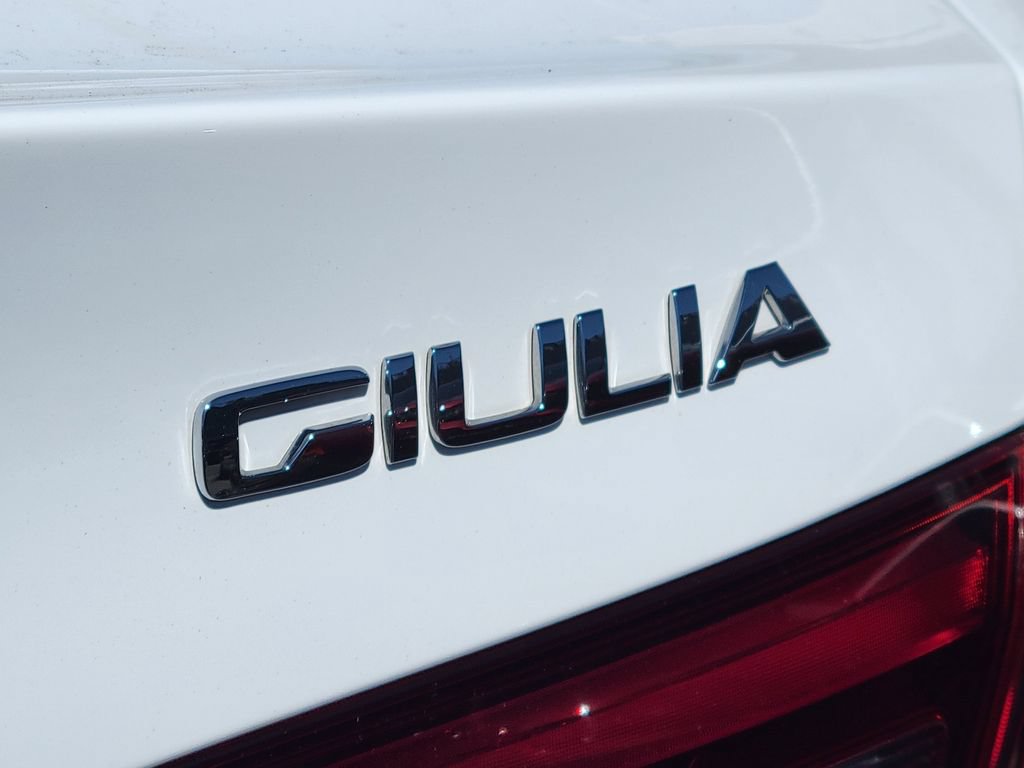 Used 2022 Alfa Romeo Giulia Veloce RWD image 22