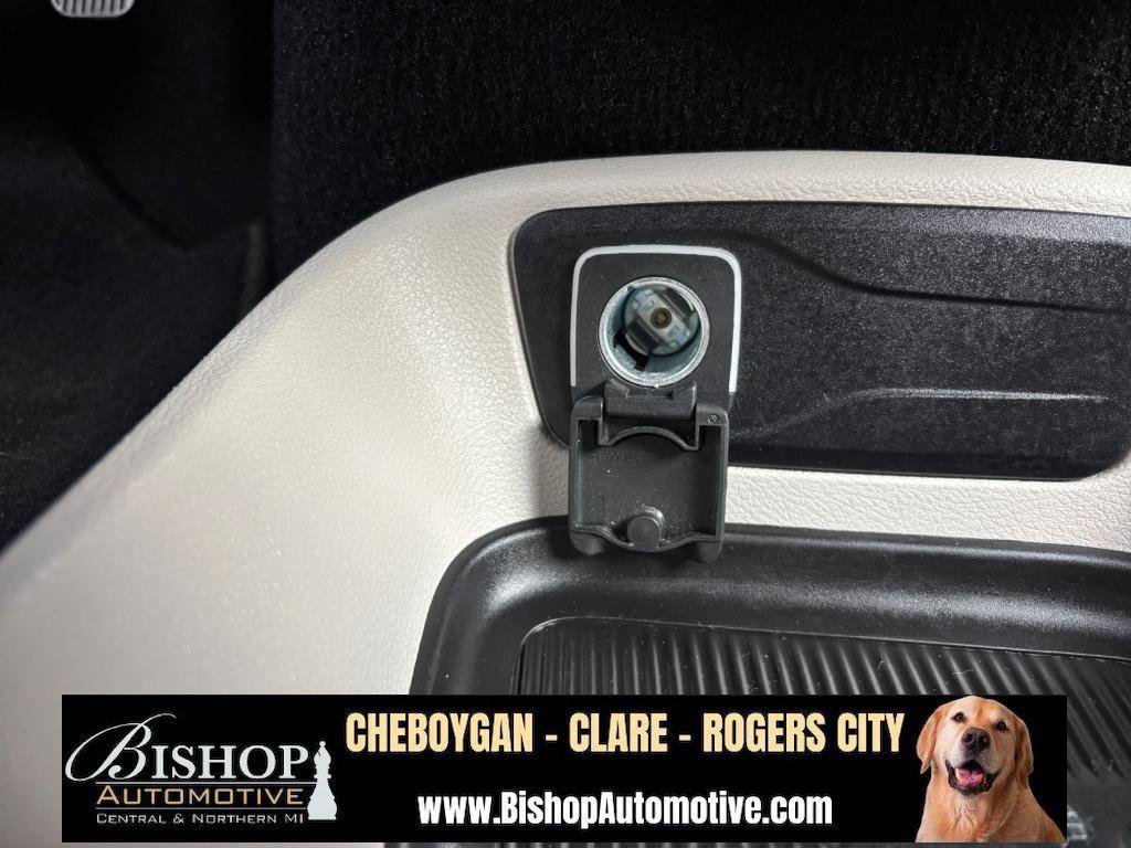 Used 2023 Chrysler Pacifica Touring-L image 28