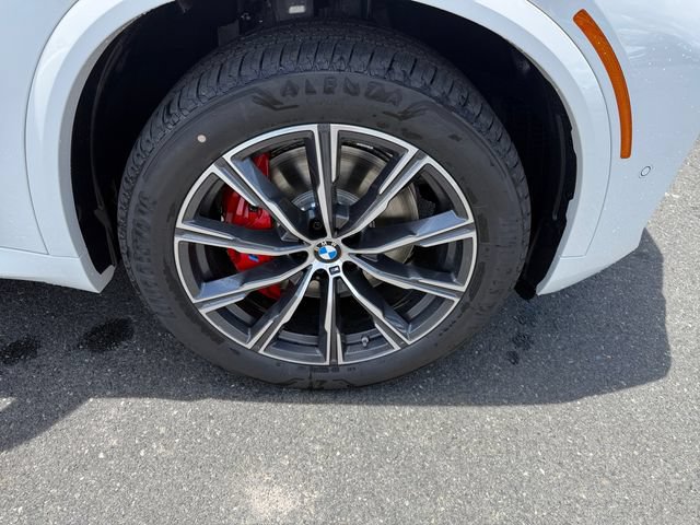 New 2026 BMW X5 xDrive40i w/ M Sport Package AWD/4WD image 16