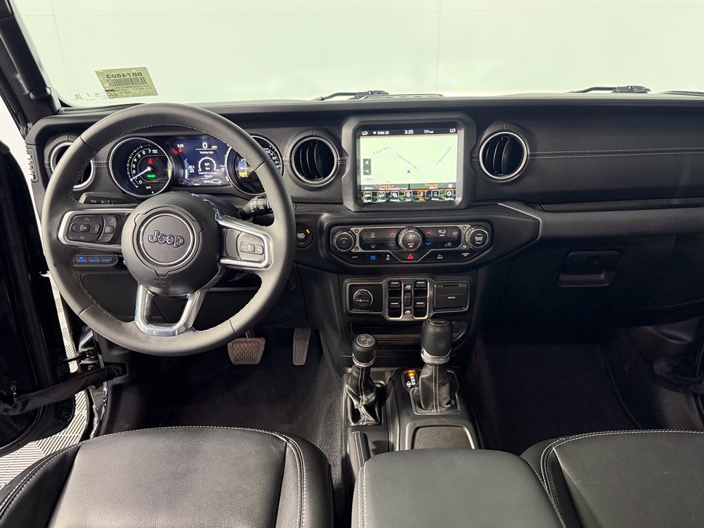 Used 2023 Jeep Wrangler Unlimited Sahara AWD/4WD image 15