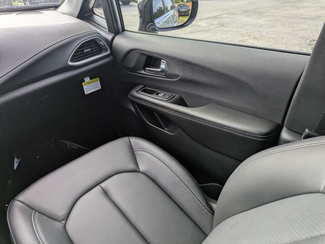 New 2026 Chrysler Pacifica Select FWD image 18