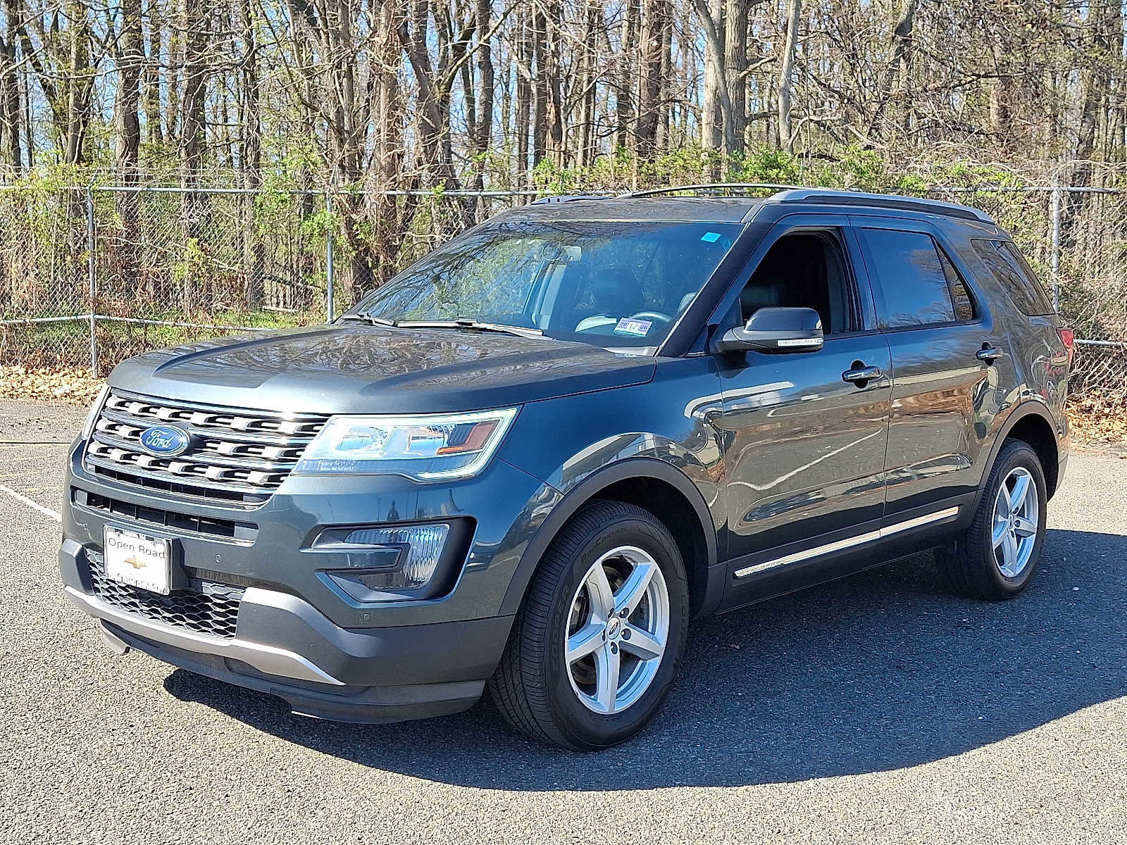 Used 2016 Ford Explorer XLT w/ Equipment Group 202A image 3