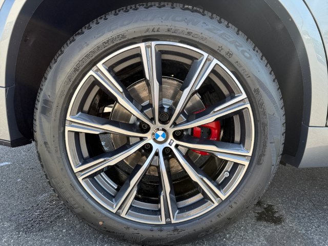 New 2026 BMW X5 xDrive40i w/ M Sport Package AWD/4WD image 17
