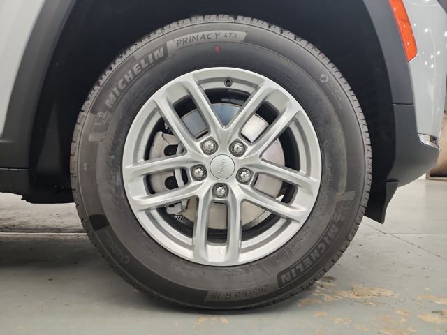 New 2025 Jeep Grand Cherokee L Laredo w/ Luxury Tech Group I image 43